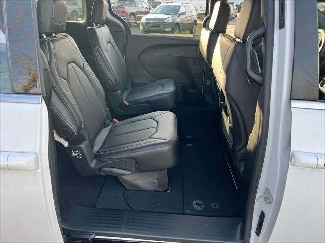 2026 Chrysler Pacifica Select AWD