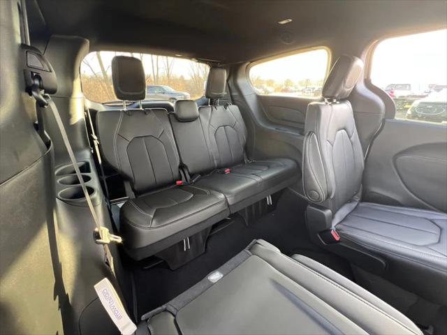 2026 Chrysler Pacifica Select AWD