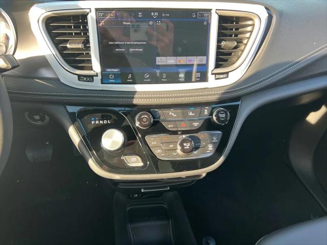 2026 Chrysler Pacifica Select AWD