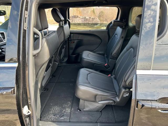 2026 Chrysler Pacifica Select AWD