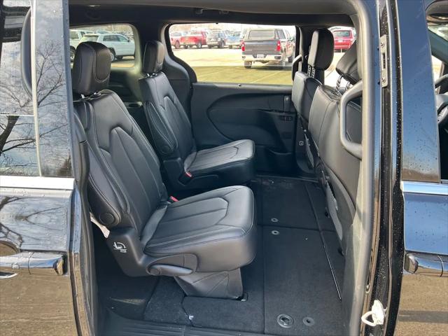 2026 Chrysler Pacifica Select AWD