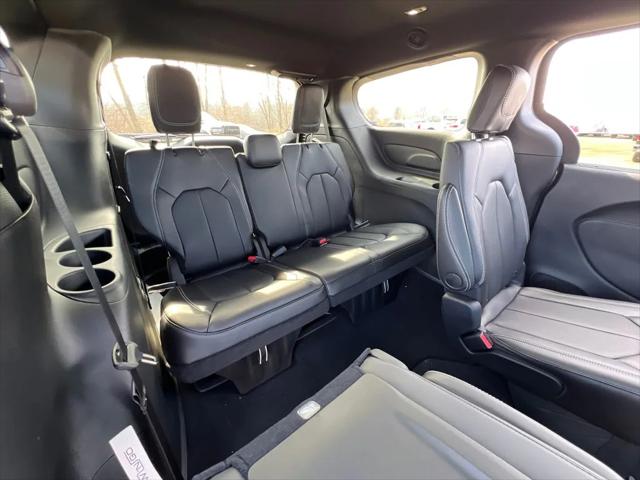 2026 Chrysler Pacifica Select AWD