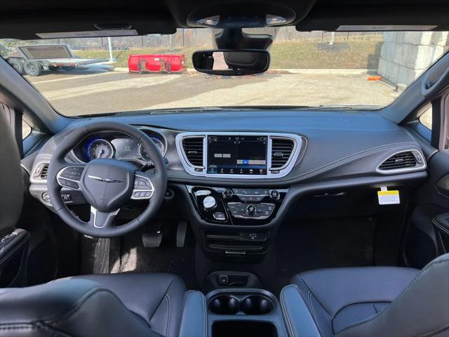 2026 Chrysler Pacifica Select AWD