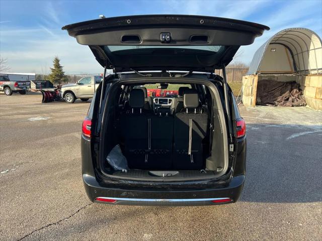 2026 Chrysler Pacifica Select AWD