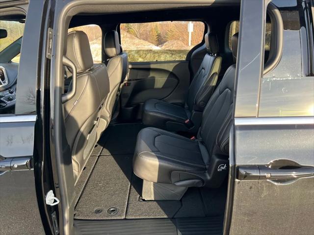 2026 Chrysler Pacifica Select AWD