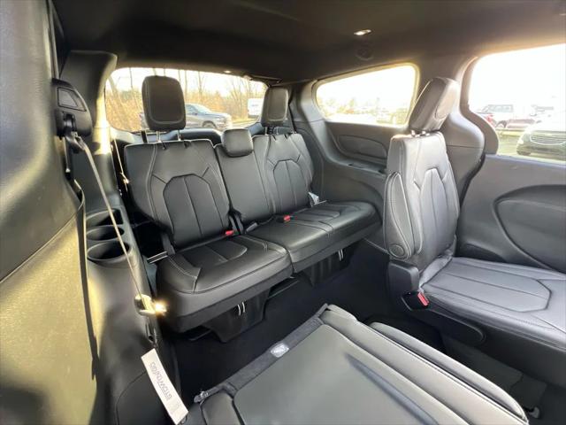 2026 Chrysler Pacifica Select AWD