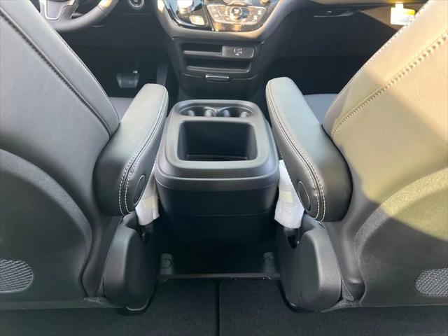 2026 Chrysler Pacifica Select AWD