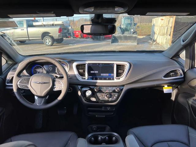 2026 Chrysler Pacifica Select AWD