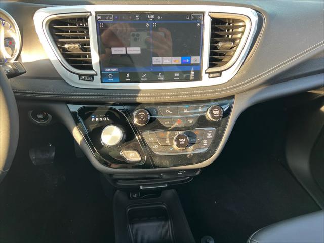 2026 Chrysler Pacifica Select AWD