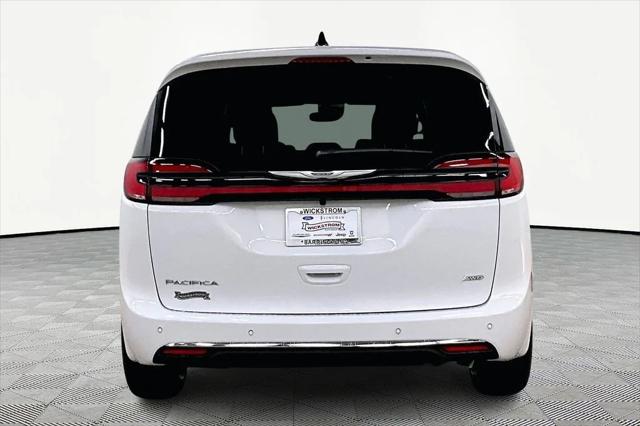 2026 Chrysler Pacifica Select AWD