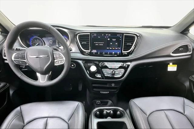 2026 Chrysler Pacifica Select AWD