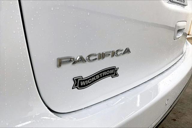 2026 Chrysler Pacifica Select AWD