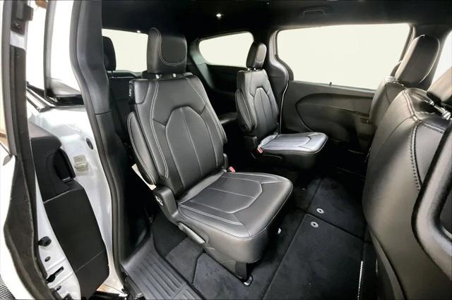 2026 Chrysler Pacifica Select AWD
