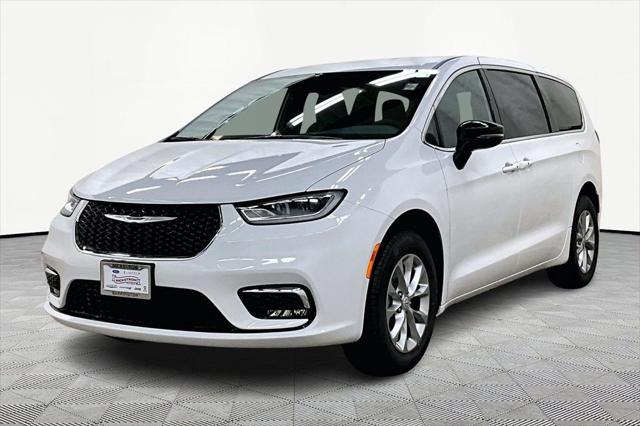 2026 Chrysler Pacifica Select AWD for sale in Barrington, IL