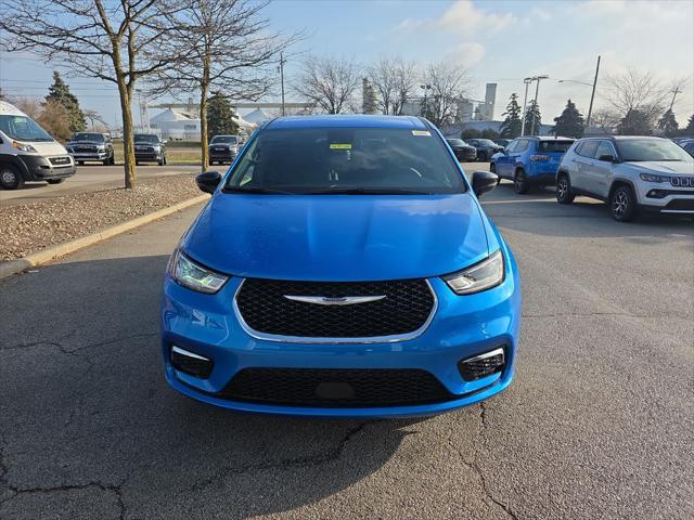 2026 Chrysler Pacifica PACIFICA SELECT AWD