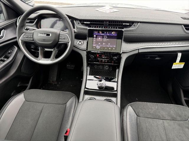 2025 Jeep Grand Cherokee Altitude X 4x4