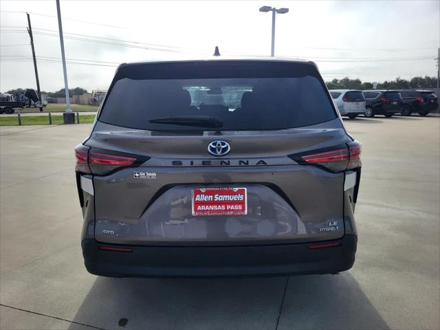 2022 Toyota Sienna LE