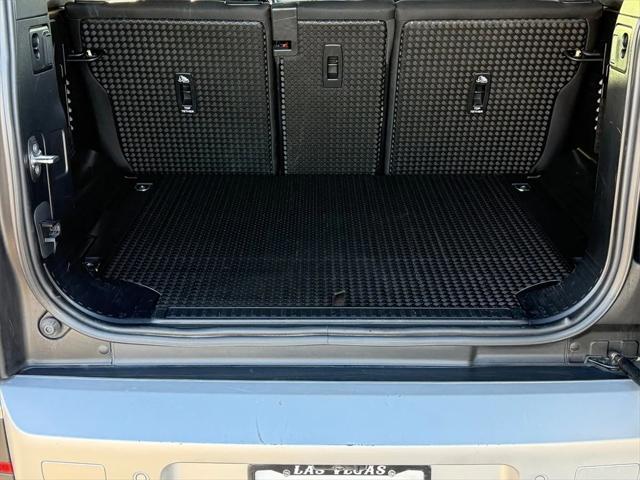 2025 Land Rover Defender 110 P300