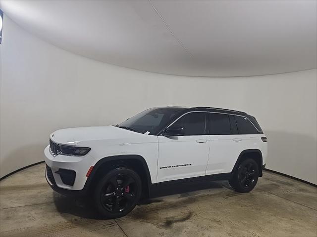 2023 Jeep Grand Cherokee Laredo 4x2