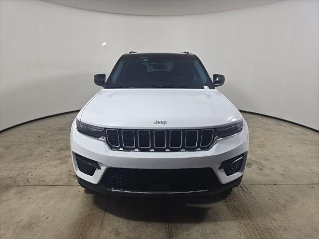 2023 Jeep Grand Cherokee Laredo 4x2