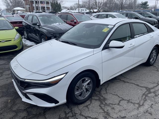 2024 Hyundai Elantra SE 2024 Hyundai Elantra SE