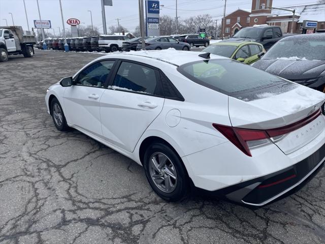 2024 Hyundai Elantra SE 2024 Hyundai Elantra SE