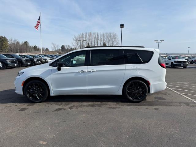 2026 Chrysler Pacifica Select AWD