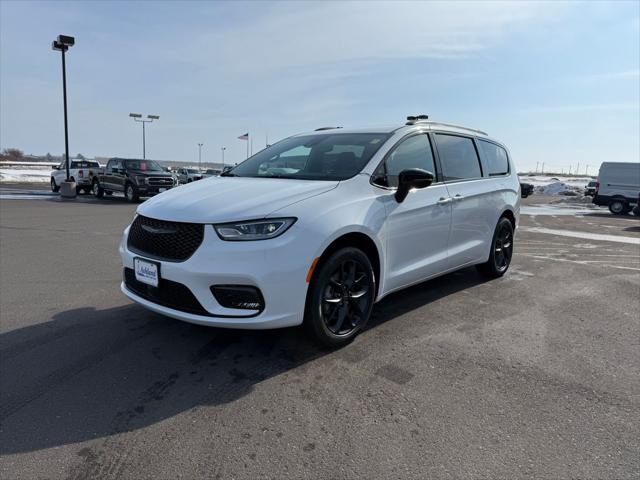 2026 Chrysler Pacifica Select AWD