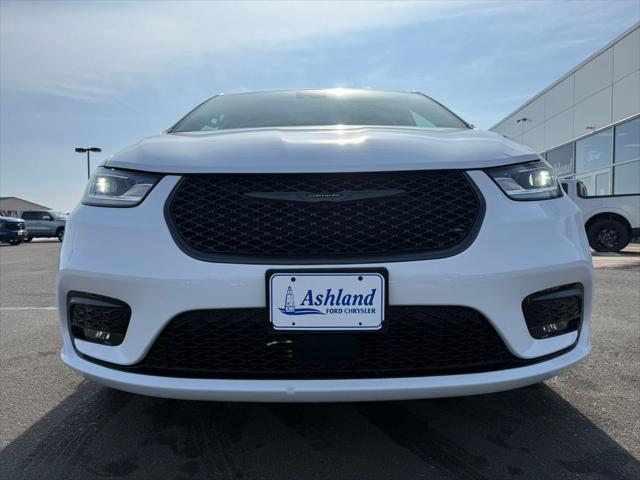 2026 Chrysler Pacifica Select AWD