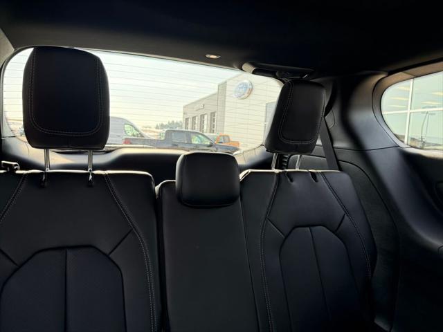 2026 Chrysler Pacifica Select AWD