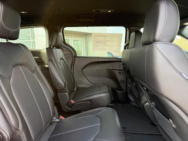 2026 Chrysler Pacifica Select AWD