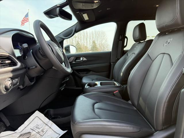 2026 Chrysler Pacifica Select AWD
