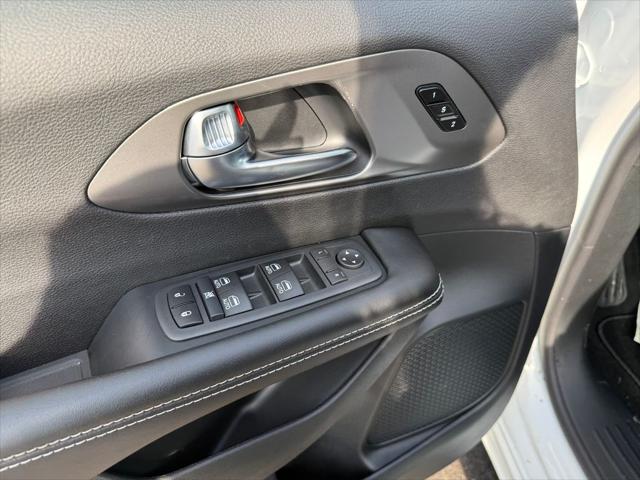 2026 Chrysler Pacifica Select AWD