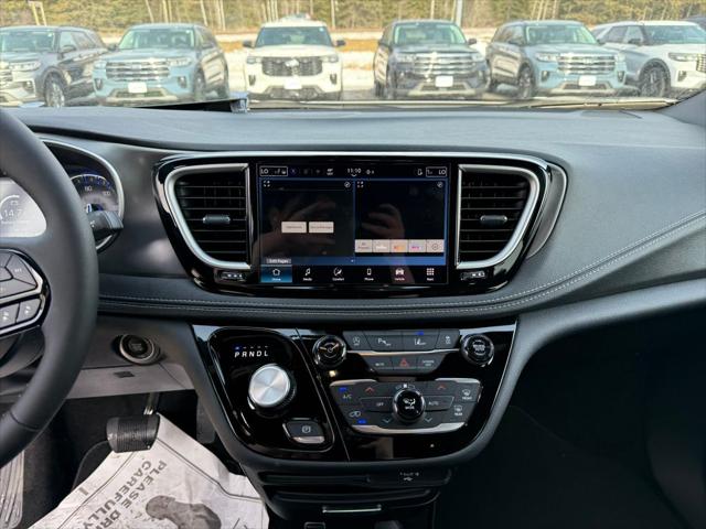 2026 Chrysler Pacifica Select AWD