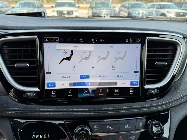 2026 Chrysler Pacifica Select AWD