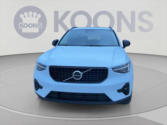 2026 Volvo XC40 Plus, B5 AWD Gas mild hybrid, Dark