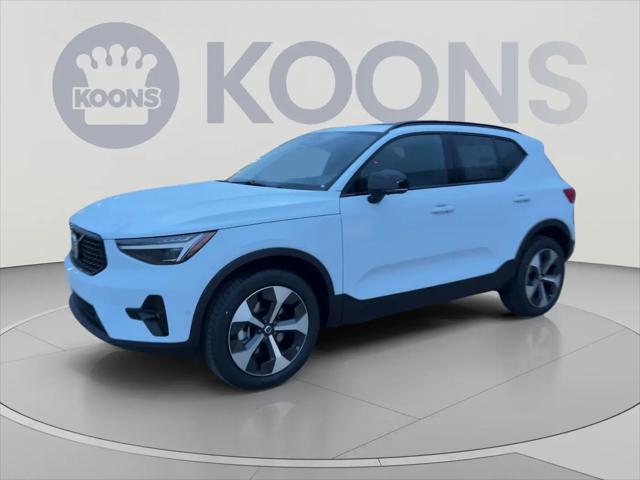 2026 Volvo XC40 Plus, B5 AWD Gas mild hybrid, Dark