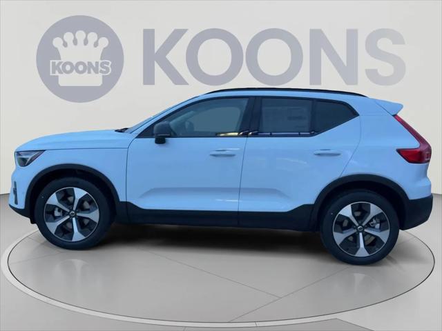 2026 Volvo XC40 Plus, B5 AWD Gas mild hybrid, Dark