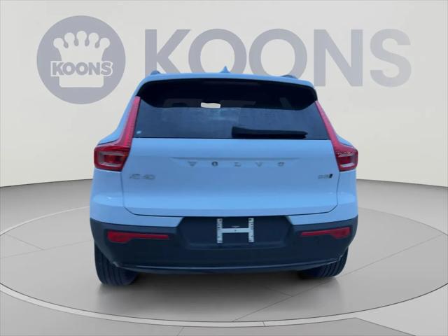 2026 Volvo XC40 Plus, B5 AWD Gas mild hybrid, Dark