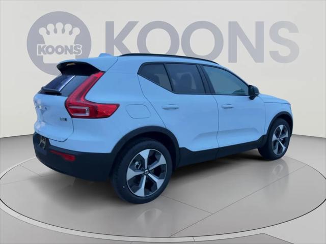 2026 Volvo XC40 Plus, B5 AWD Gas mild hybrid, Dark
