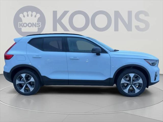 2026 Volvo XC40 Plus, B5 AWD Gas mild hybrid, Dark