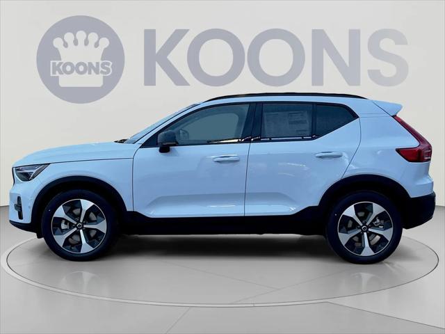 2026 Volvo XC40 Plus, B5 AWD Gas mild hybrid, Dark
