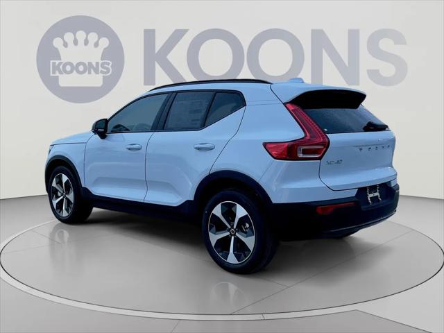 2026 Volvo XC40 Plus, B5 AWD Gas mild hybrid, Dark