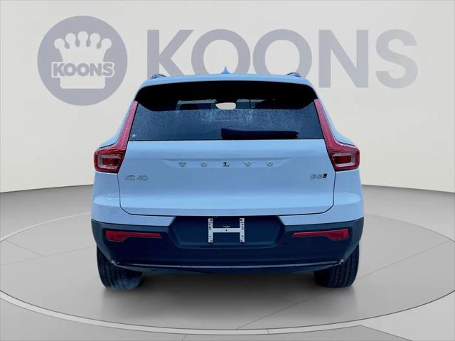 2026 Volvo XC40 Plus, B5 AWD Gas mild hybrid, Dark