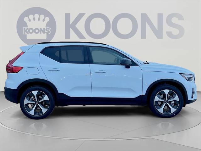 2026 Volvo XC40 Plus, B5 AWD Gas mild hybrid, Dark