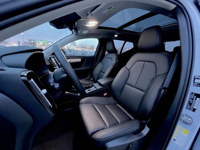 2026 Volvo XC40 Plus, B5 AWD Gas mild hybrid, Dark