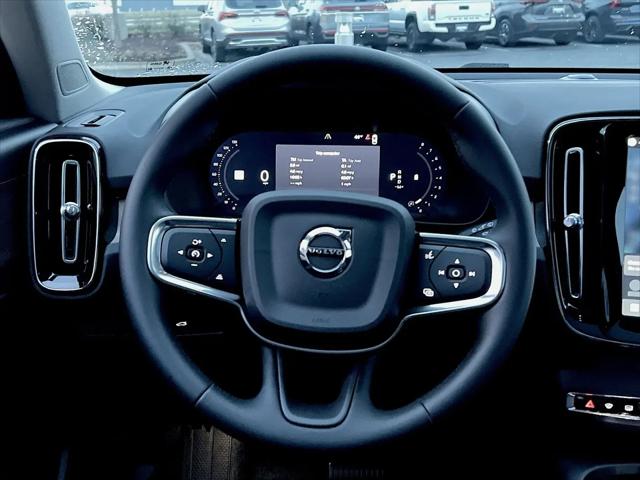 2026 Volvo XC40 Plus, B5 AWD Gas mild hybrid, Dark