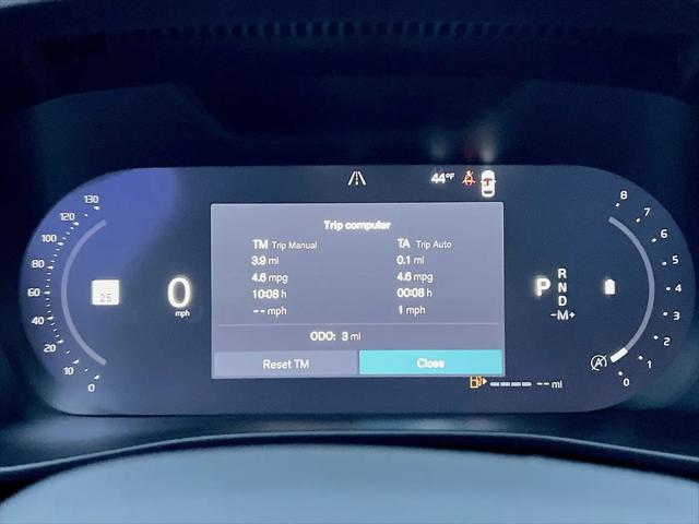 2026 Volvo XC40 Plus, B5 AWD Gas mild hybrid, Dark