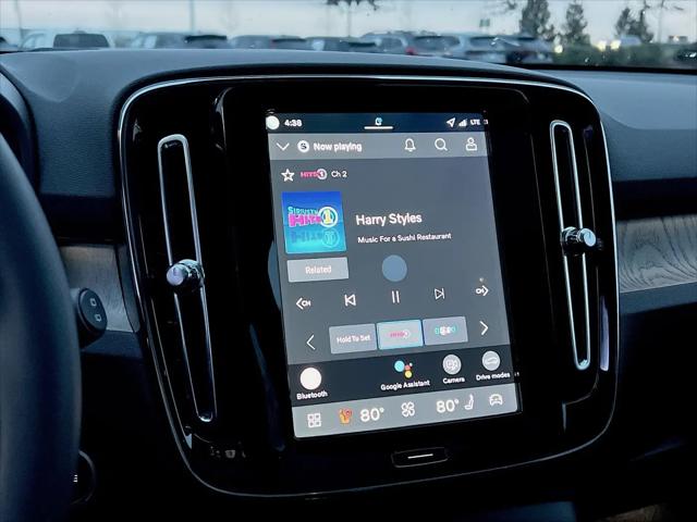 2026 Volvo XC40 Plus, B5 AWD Gas mild hybrid, Dark