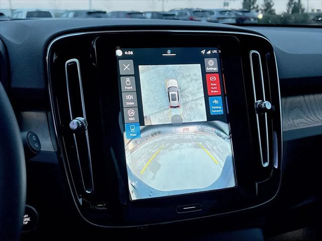 2026 Volvo XC40 Plus, B5 AWD Gas mild hybrid, Dark